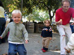2nd annual mom's group bday party: Yorick, Bogomil, Olaf & Toby's arm